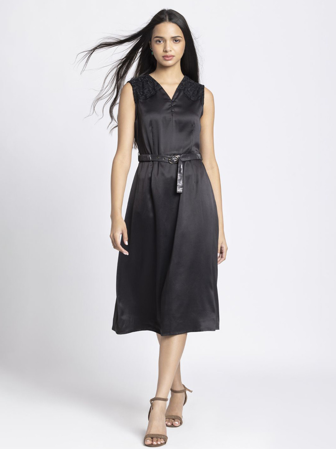 SHAYE Women Black V-Neck Solid Sleeveless Casual Dresses For Women