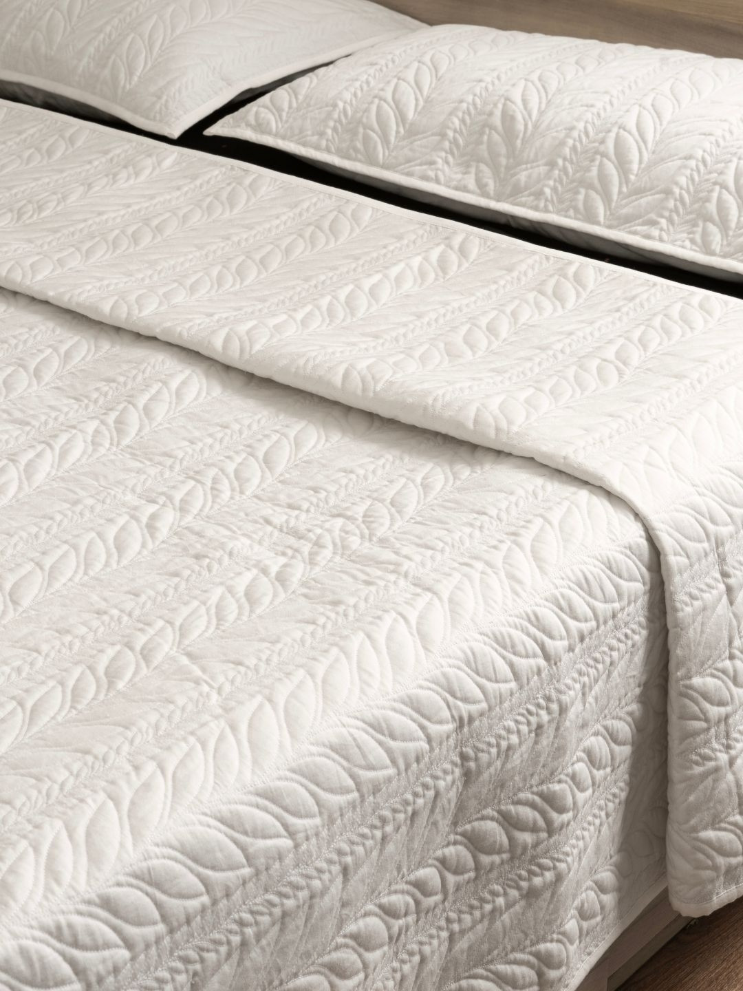 Rya Living Leaf Breeze White Printed 240TC Cotton Double King Bed Cover With Pillow Covers