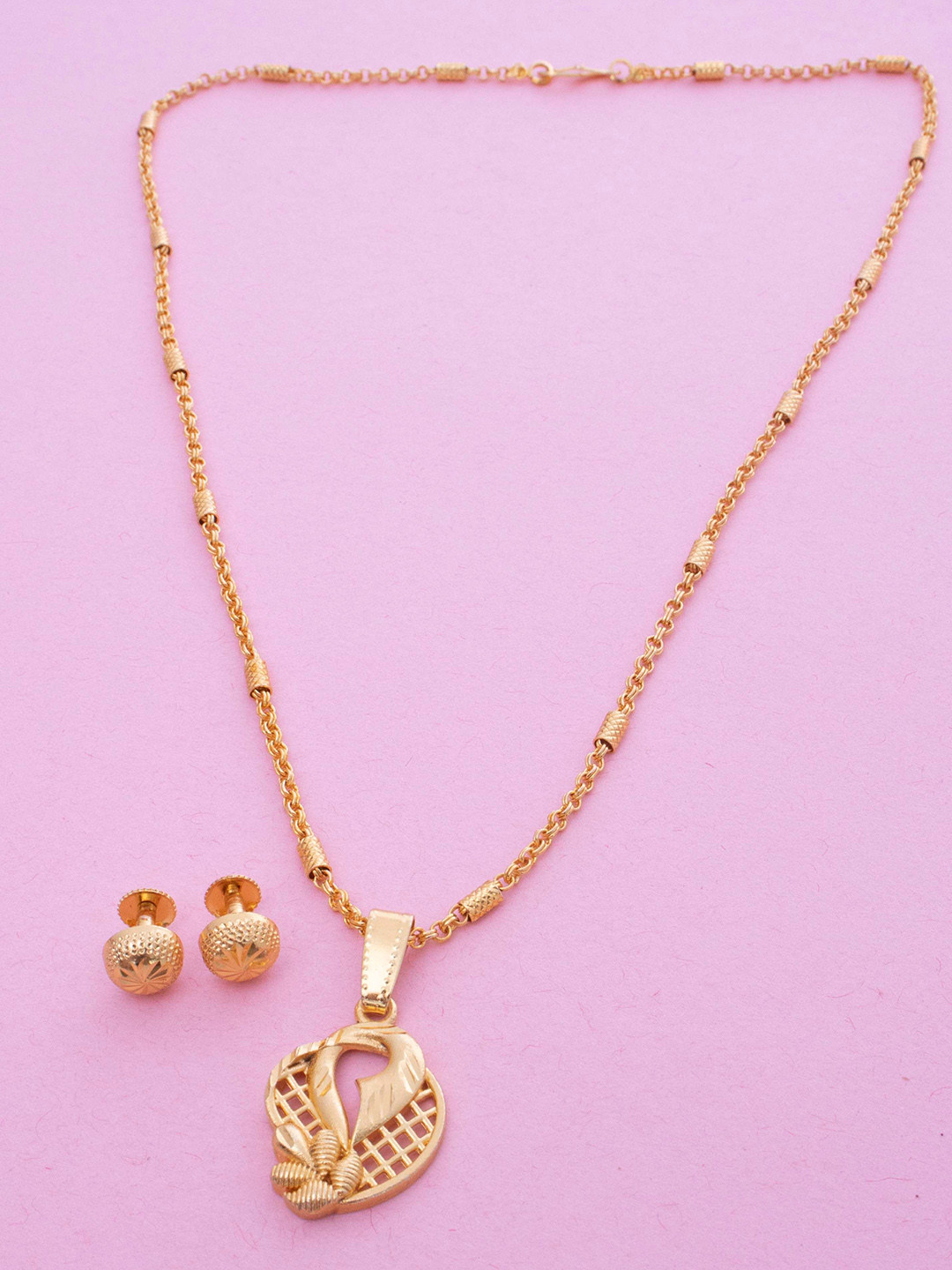 Ramdev Art Fashion Jwellery Gold Plated Leaf Design Round Pendant With Studs