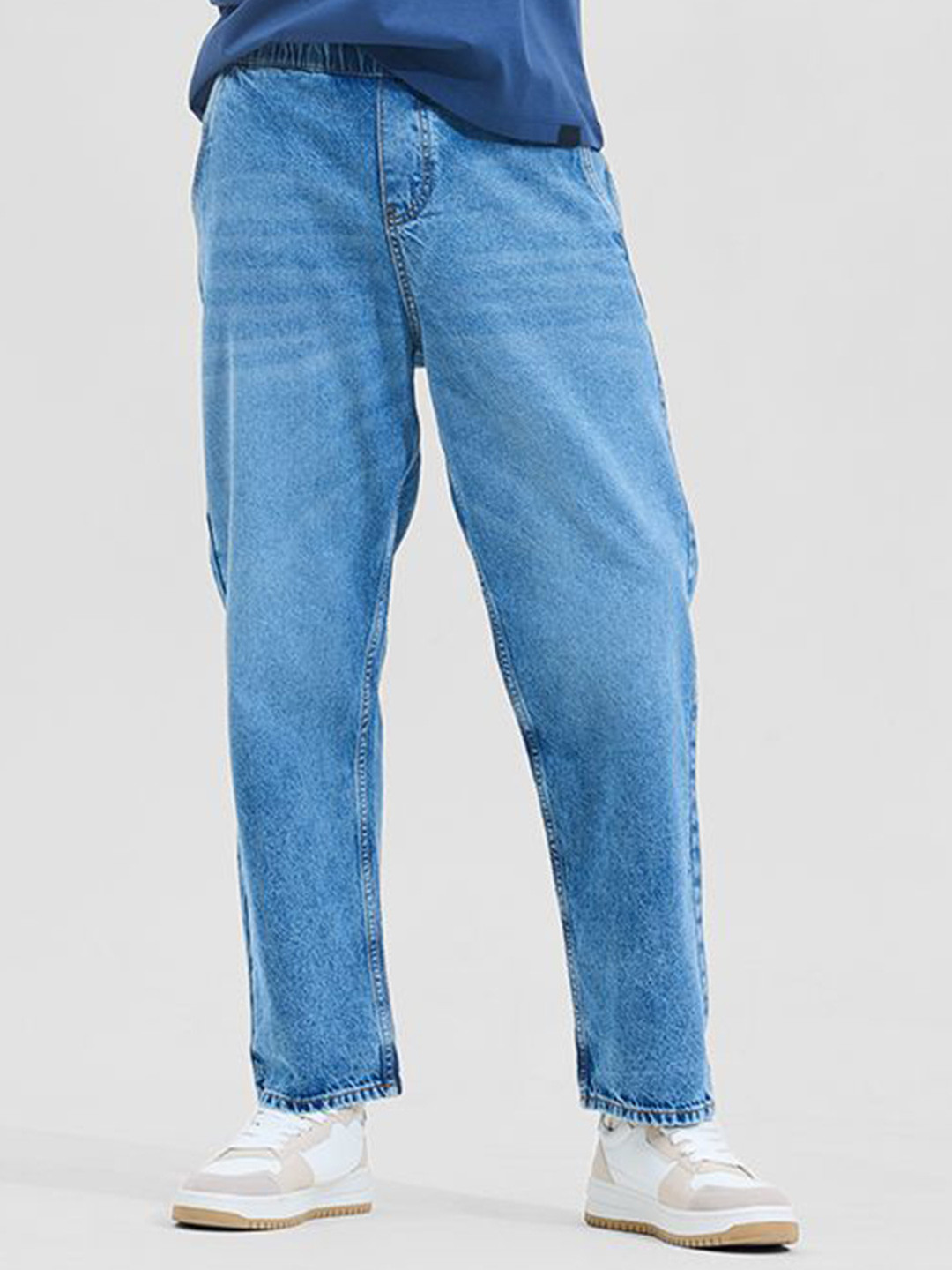 Snitch Men Relaxed Fit Light Fade Blue Solid Baggy Mid Rise Cotton Jeans