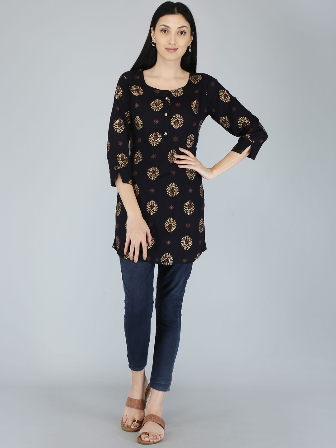 HIGHLIGHT FASHION EXPORT Floral Printed Round Neck Foil Print Straight Kurta