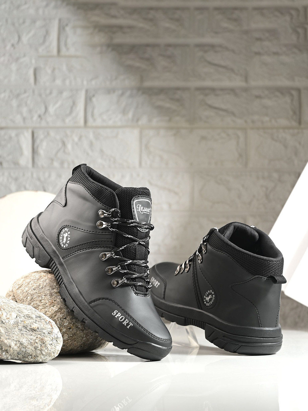 Lejano Men Mid-Top Trekking Shoes