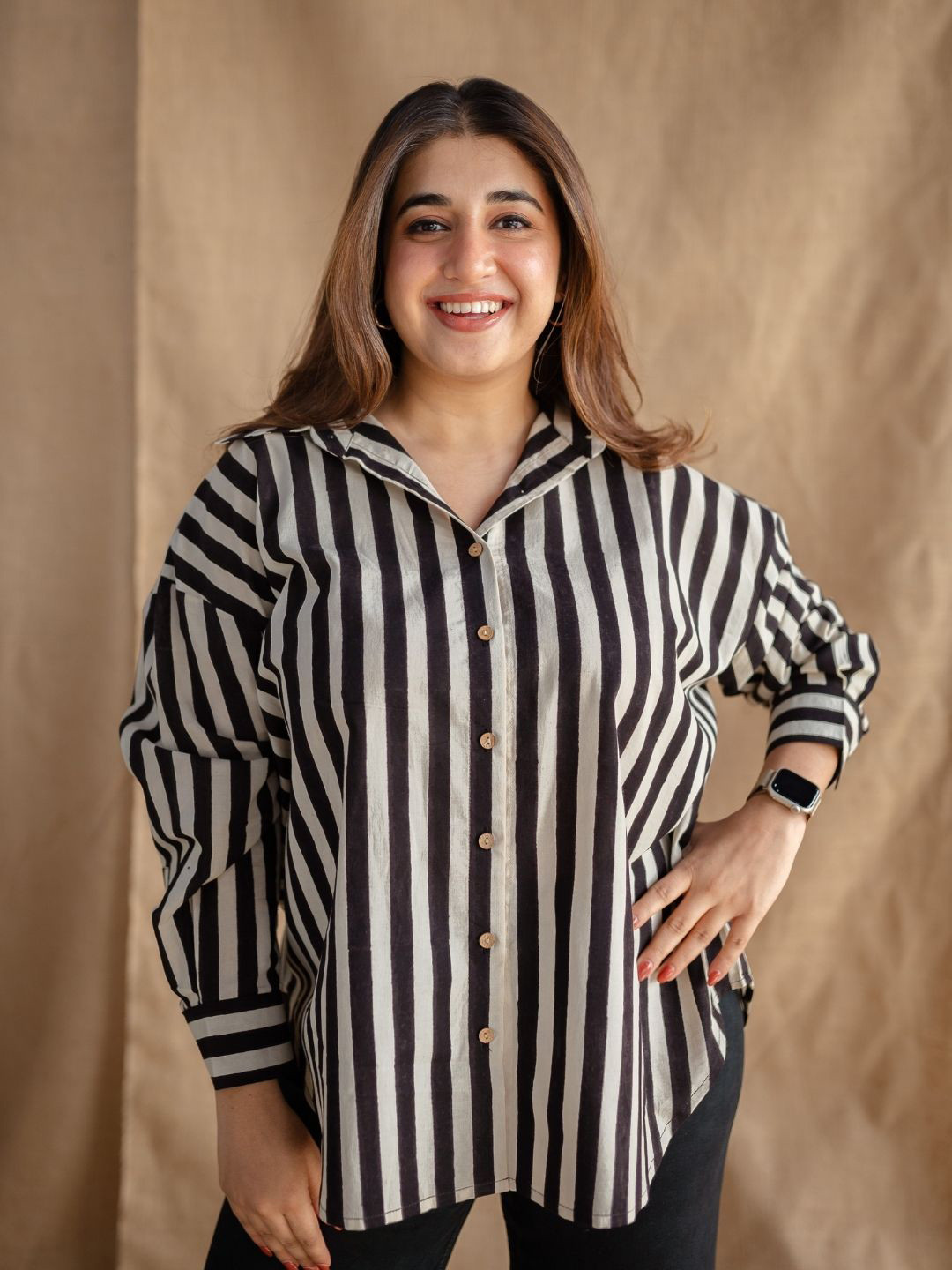 THE INDIAN ETHNIC CO Black & White Loose Fakira Mul Cotton Shirt