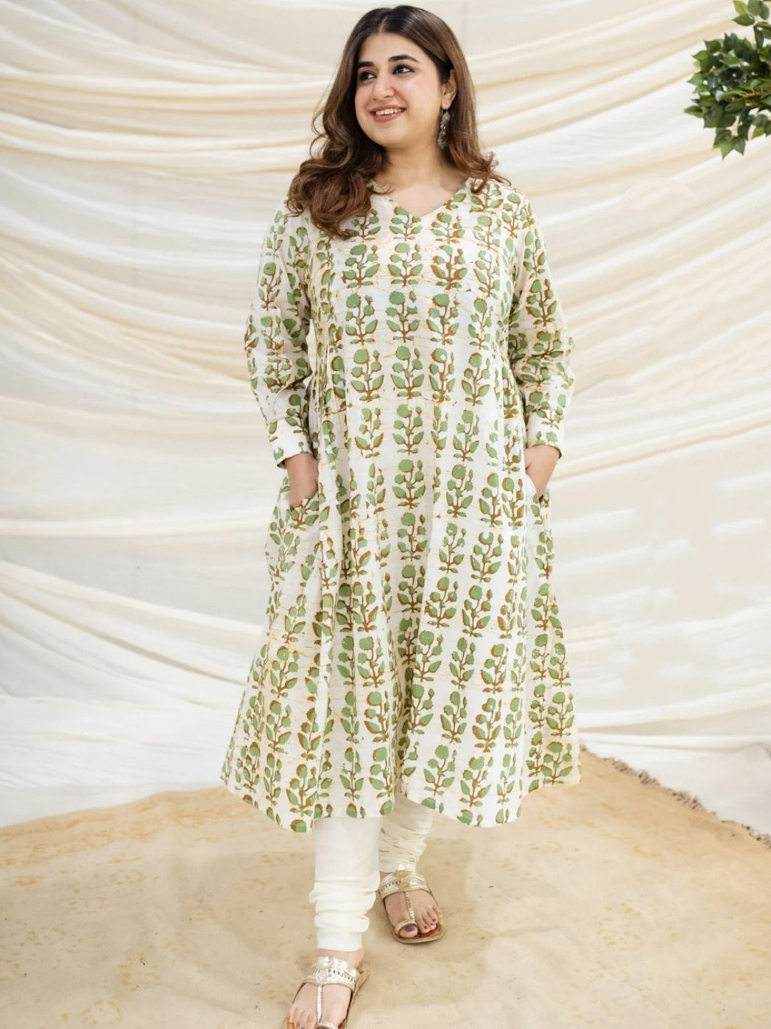 THE INDIAN ETHNIC CO White A-Line Batik Cotton Kurta