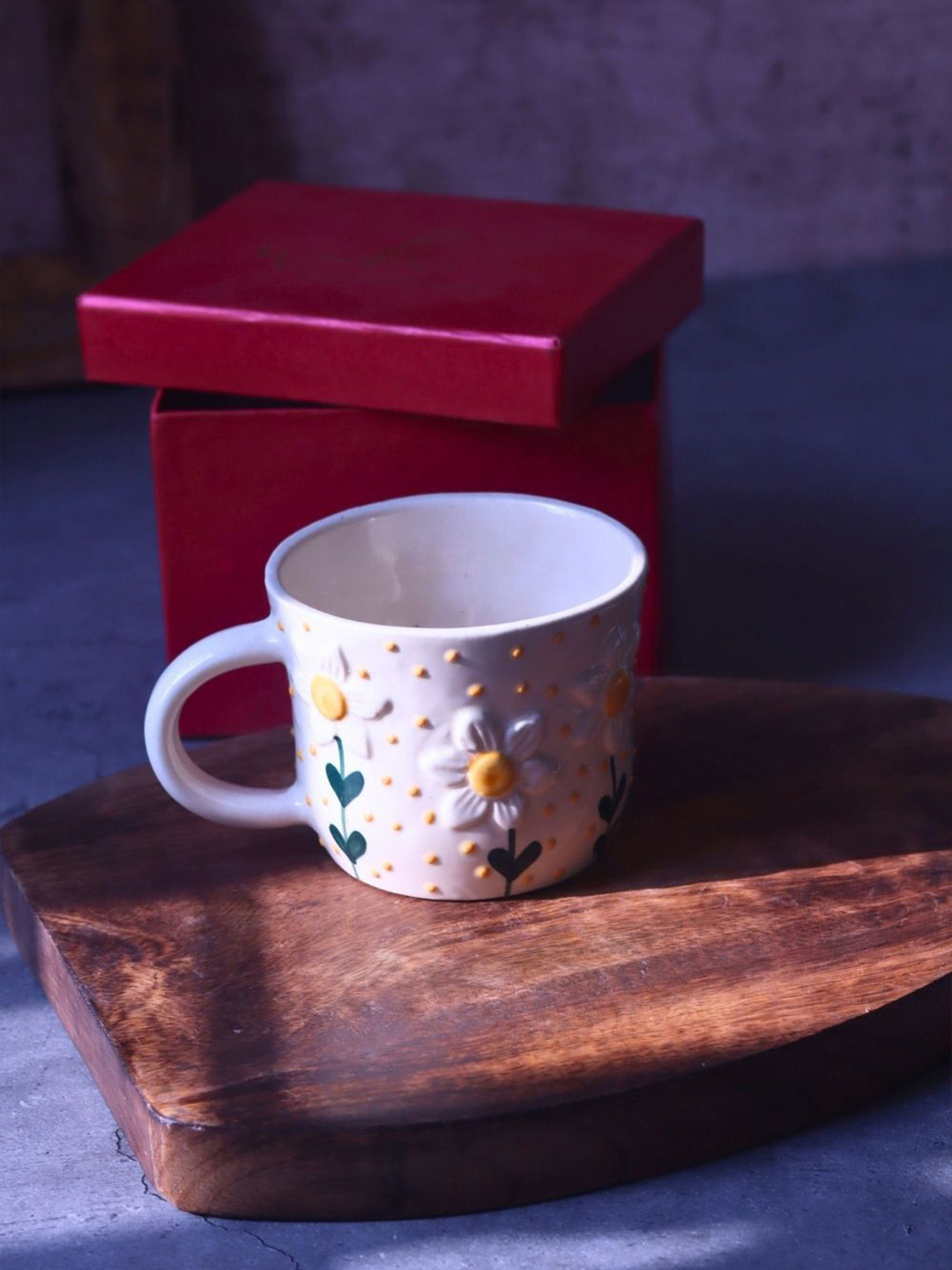 WEAVING HOMES White & Yellow Daisy Textured Ceramic Glossy Mug 300 ml
