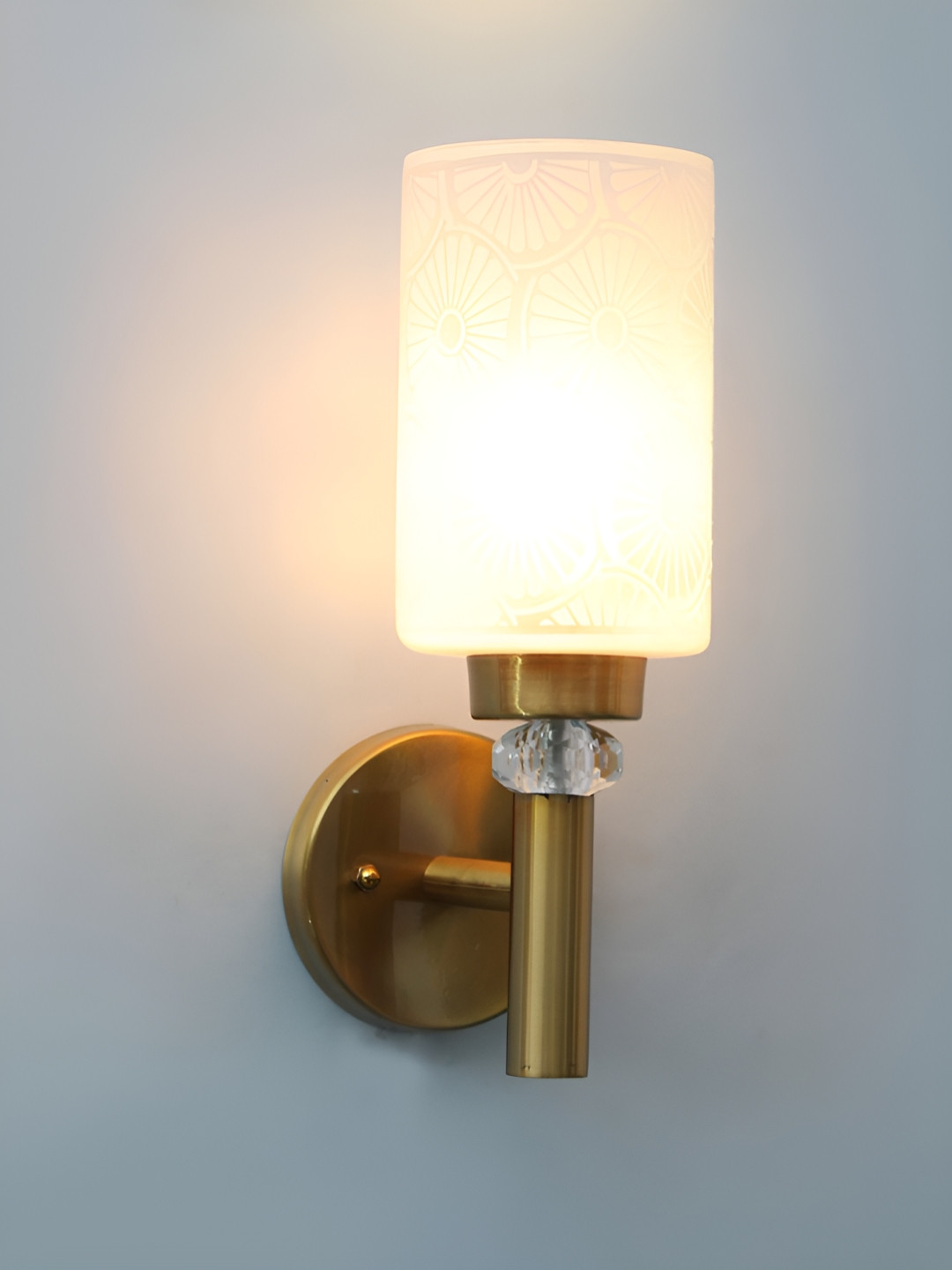 SHREE KALA HOME DECOR Elegant Gold-Toned Etched Design Cylinder Shaped Wall Lamp