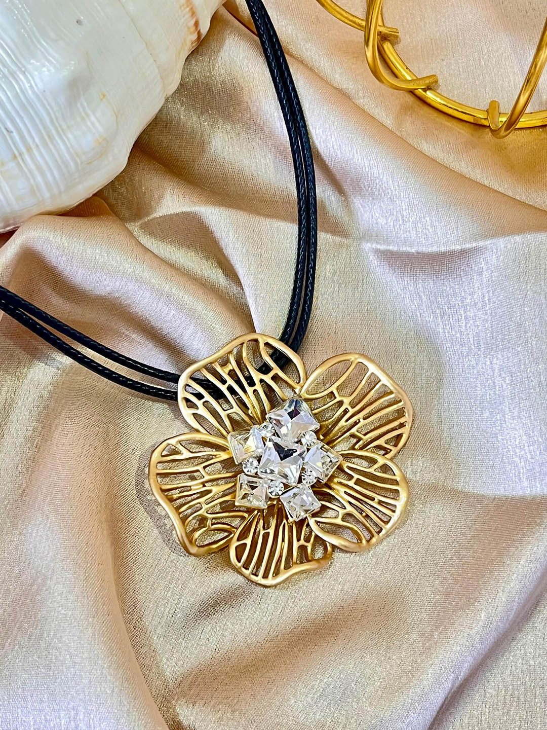 ISHI New York Gold-Plated Gilded Petals Necklace