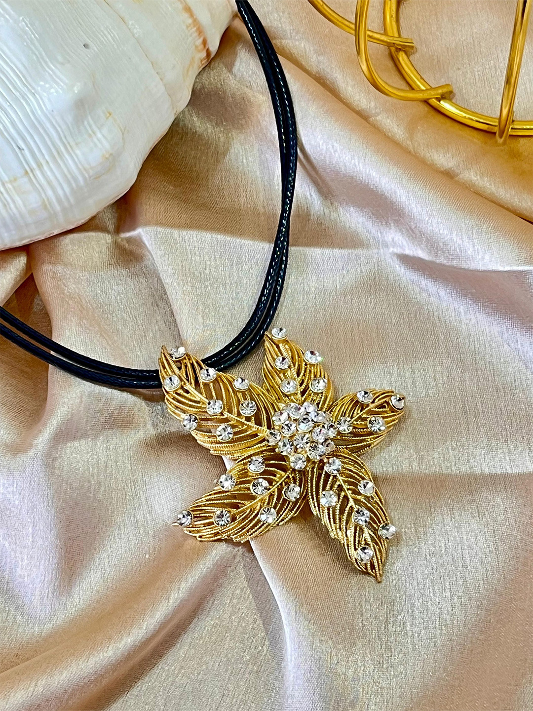 ISHI New York Gold-Plated Leaf Star Necklace