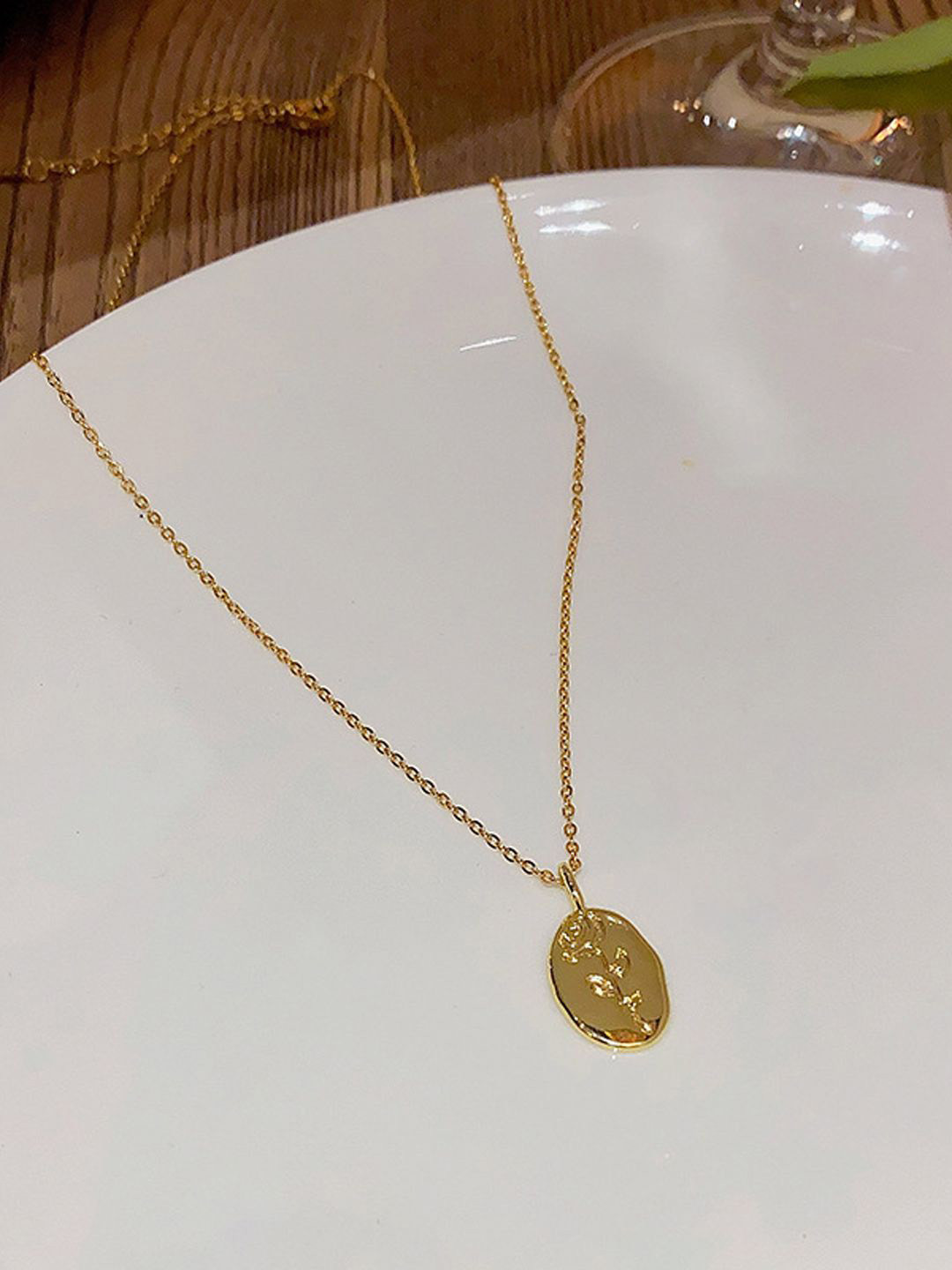 BEYTER Stainless Steel Gold-Plated Oval Shaped Sweet Rose Charm Pendant With Chain