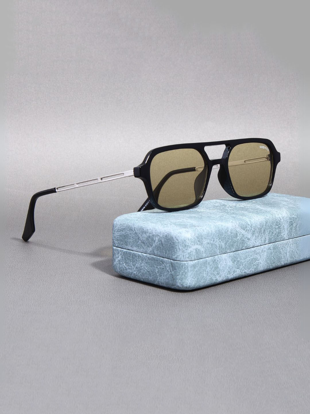 SUNGLASSIC Unisex Black Green Rectangle Sunglasses COLTON