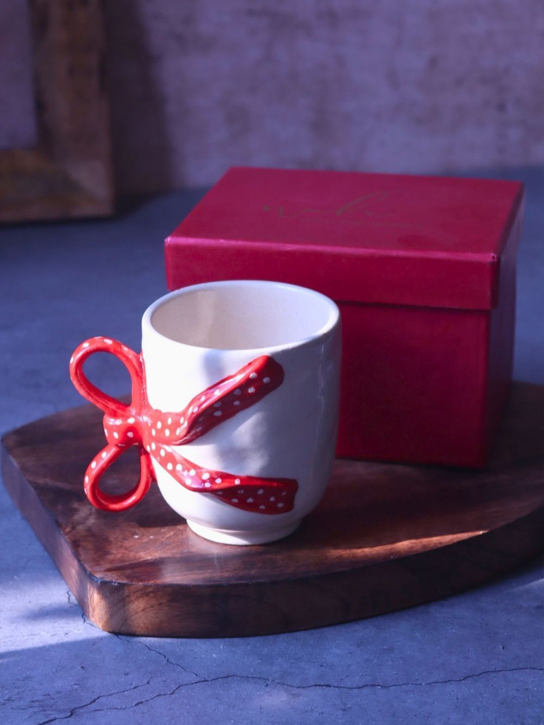 WEAVING HOMES White & Red Pinteresty Bow Textured Ceramic Glossy Mug 300 ml