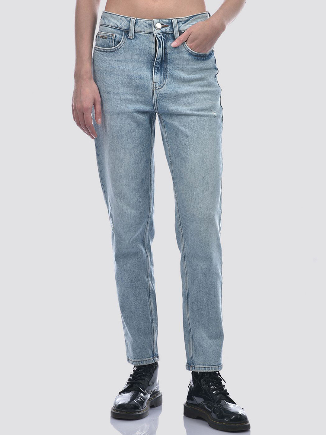 ONLY Women Tapered Fit Low-Rise Cotton Jeans