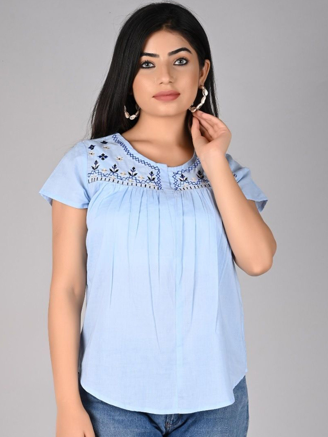 Classy Hangers Women Solid Round Neck Top