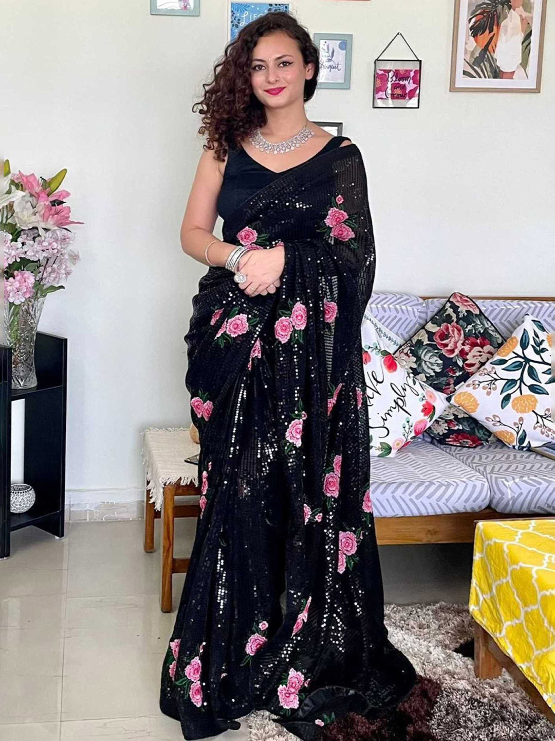 DIVASTRI Floral Embroidered Sequinned Saree With Unstithced Blouse Piece
