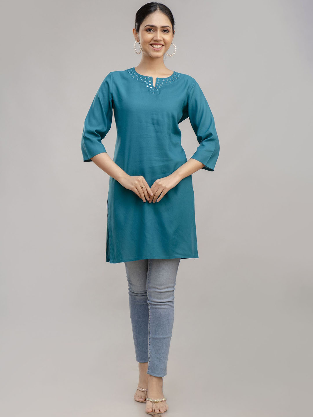 KARAGRE Mirror Work Notch Neck Straight Kurta