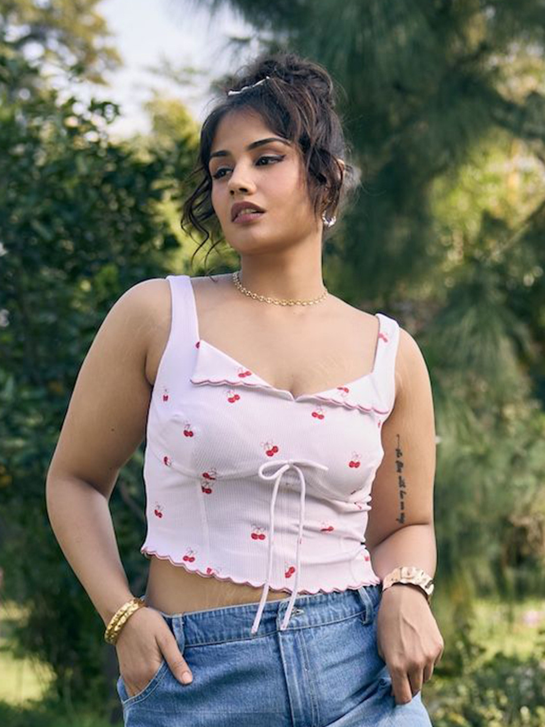 Lea Clothing Co. Women Averil White Conversational Printed Fitted Crop Top