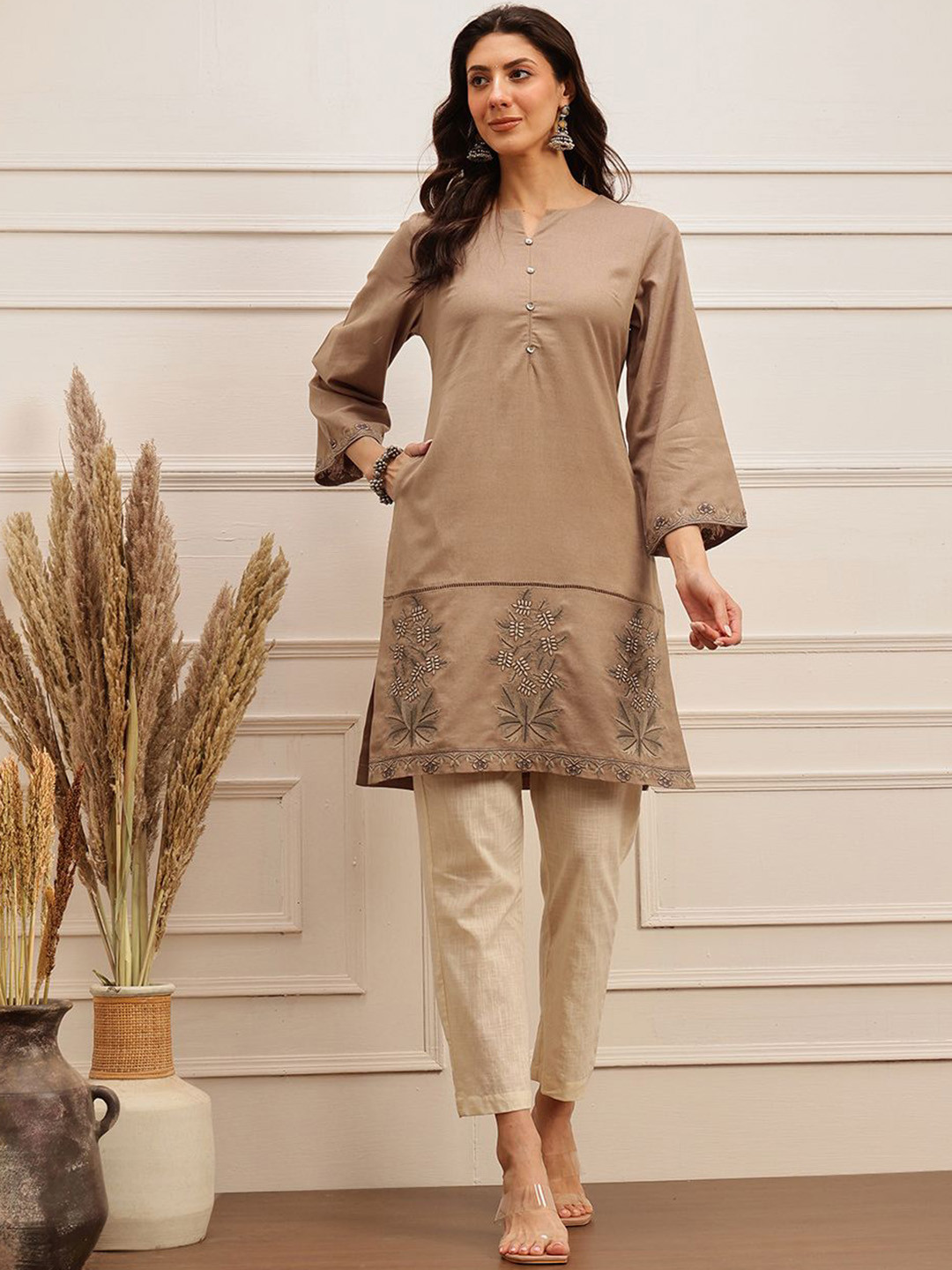 BARARA ETHNIC Floral Embroidered Notch Neck Flared Sleeves A-line Kurta