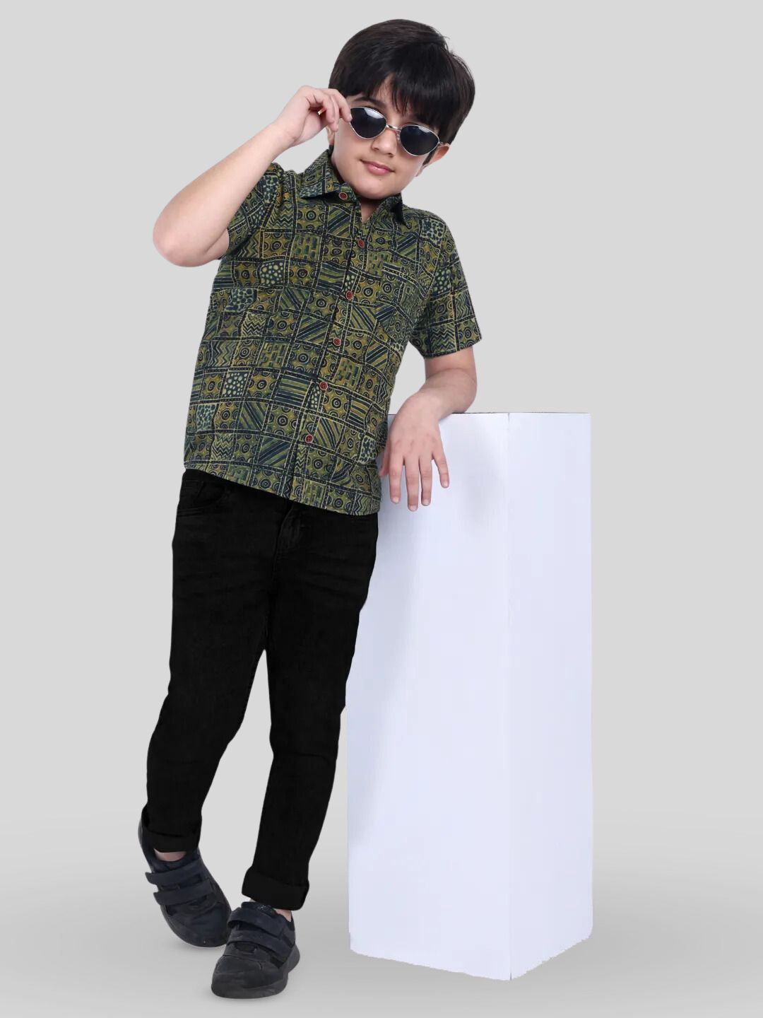 MOSHI Boys Classic Fit Spread Collar Geometric Printed Cotton Casual Shirt