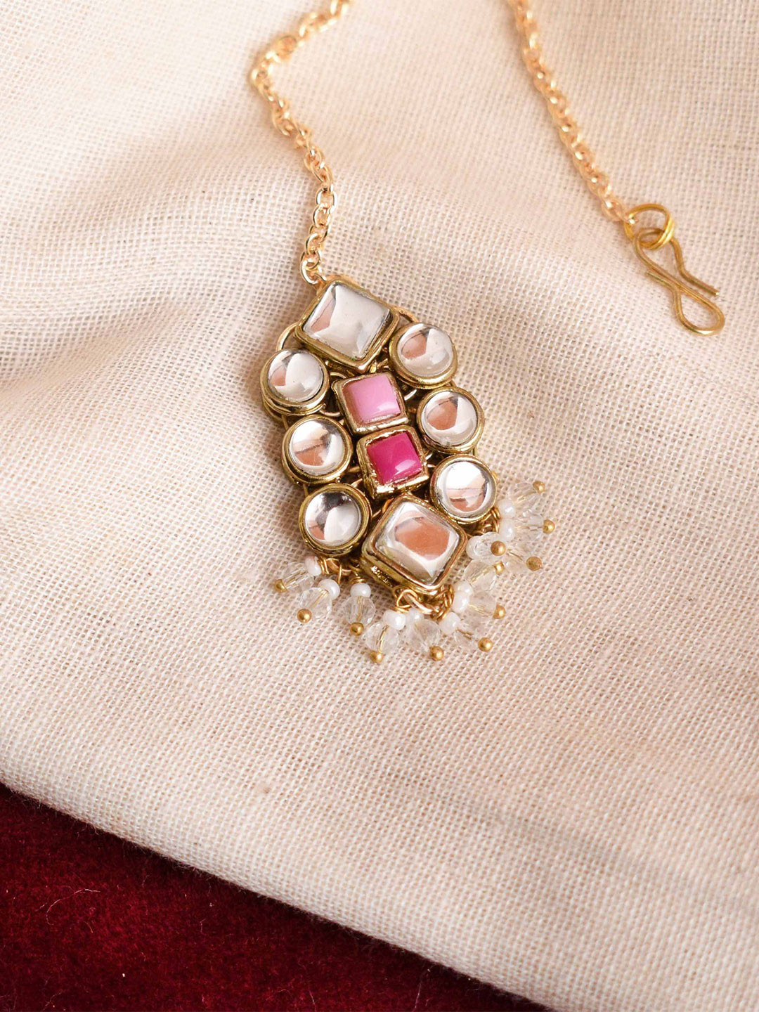 BeAbhika Women Enamoured kundan Studded mangtikka