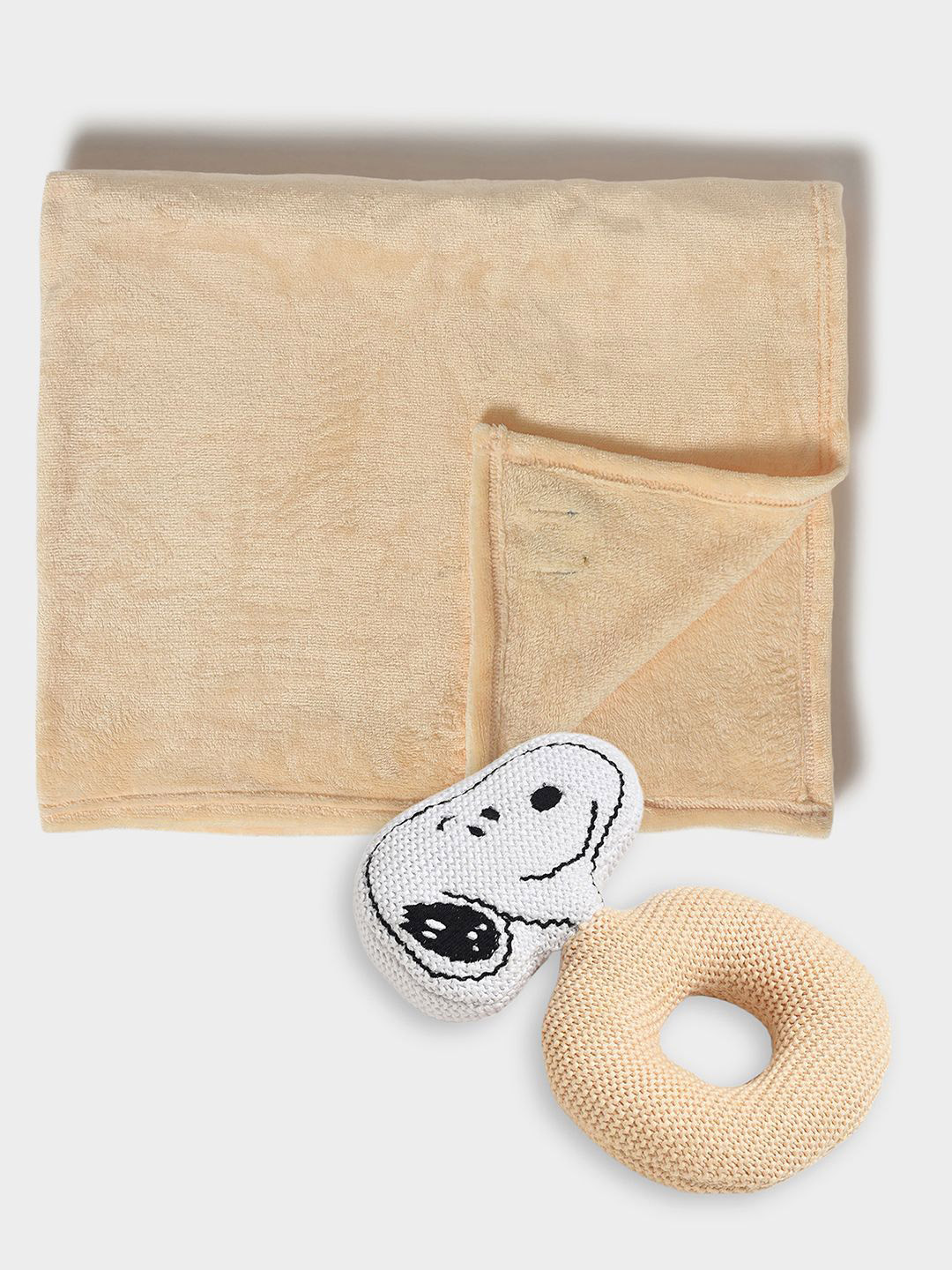 MiArcus Peach-Coloured & White Baby New Born Essentials Blanket & Snoopy Rattle Toy