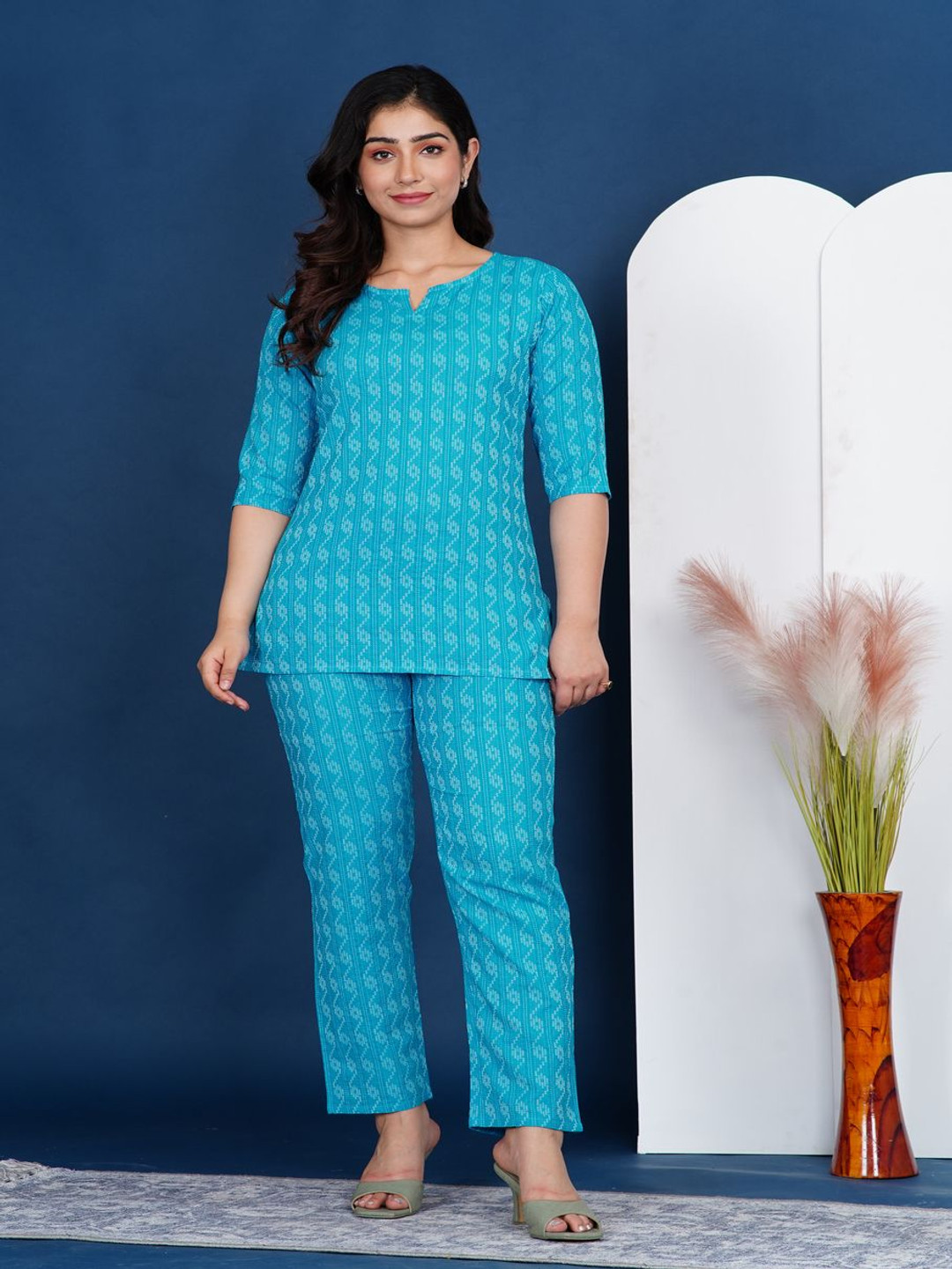 AYUSH TEXTILES Printed Pure Cotton Round Neck Top With Trousers Co-Ords