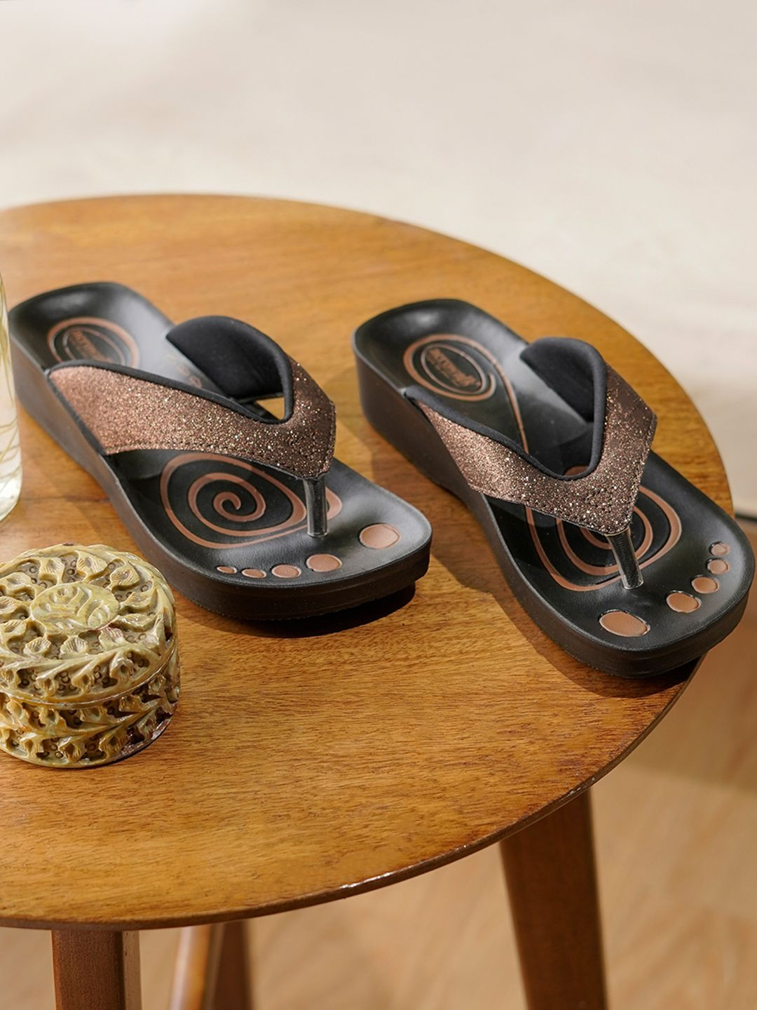 Aerowalk Women Self Design Thong Flip-Flops