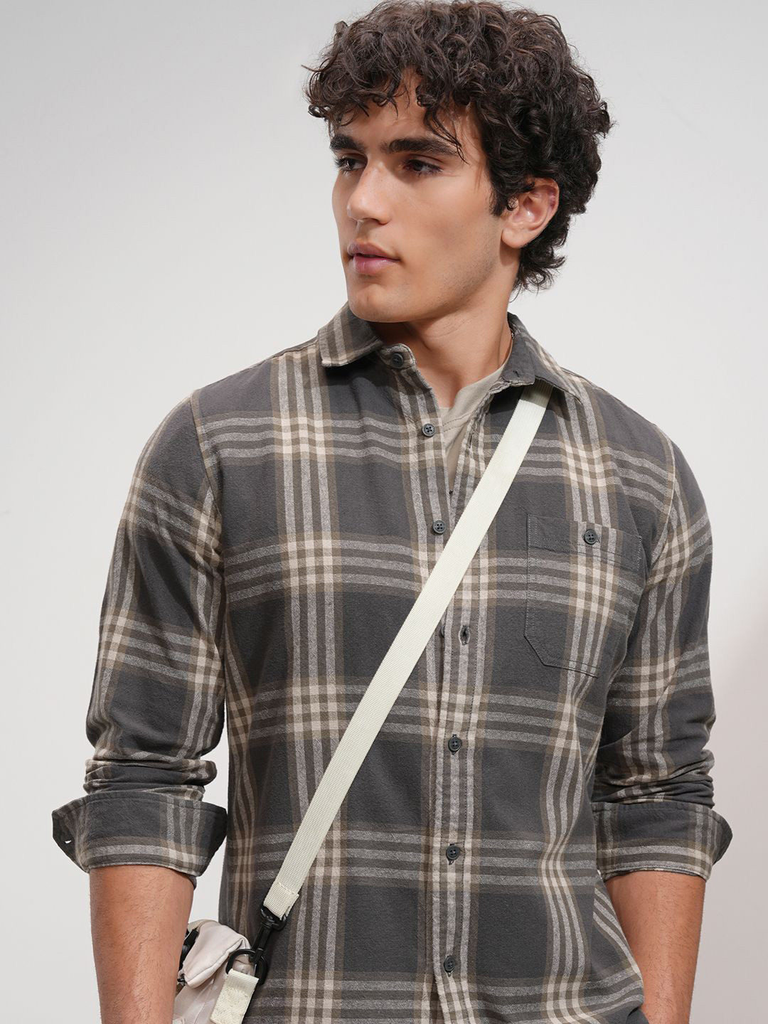 HIGHLANDER Men Textured Casual Checked Slim Fit Shirt