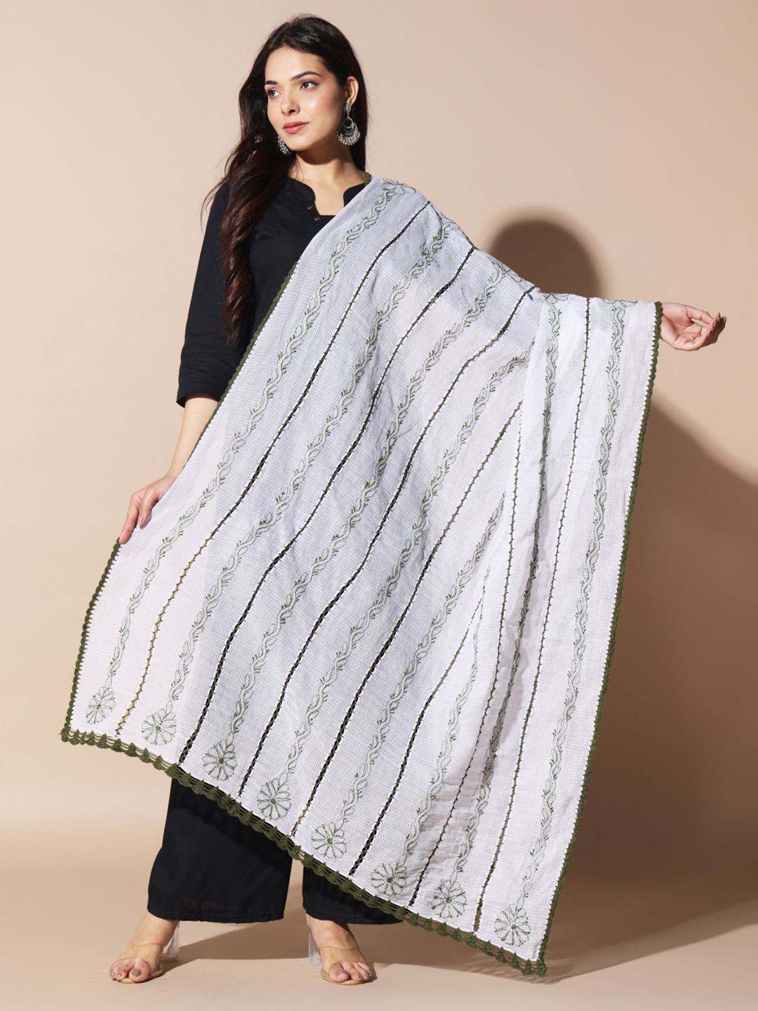 Fashionable Chikan Handikraft Floral Embroidered Chikankari Dupatta