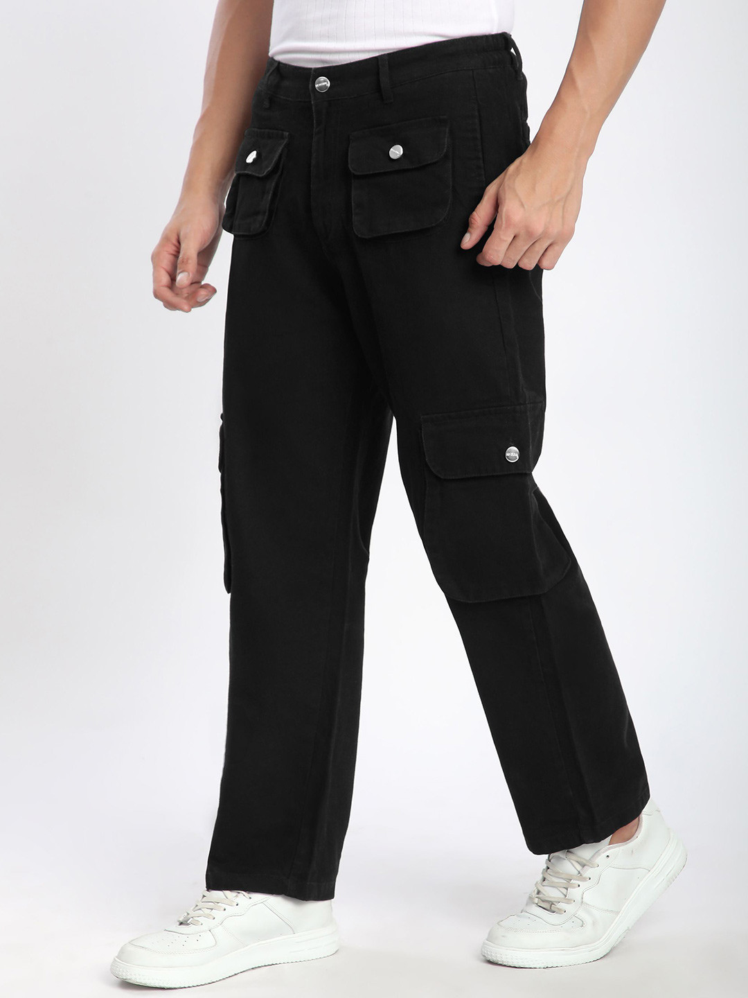 Beyoung Men Relaxed Black Mid-Rise Patch Pocket Cargo Pant