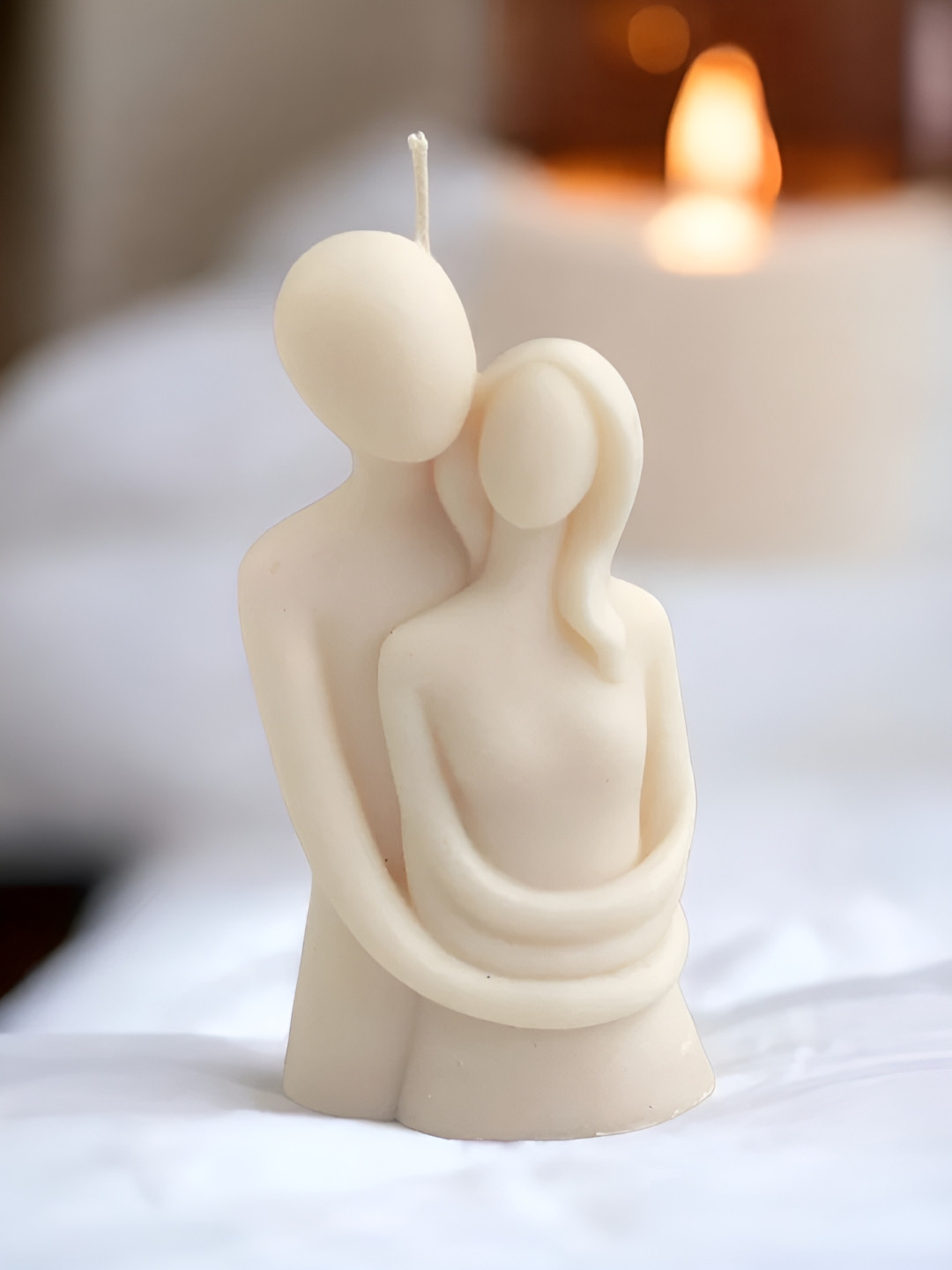 Aromatic Fables Sculptural Hugging Couple Candle Loves Embrace Scented Pillar Candles