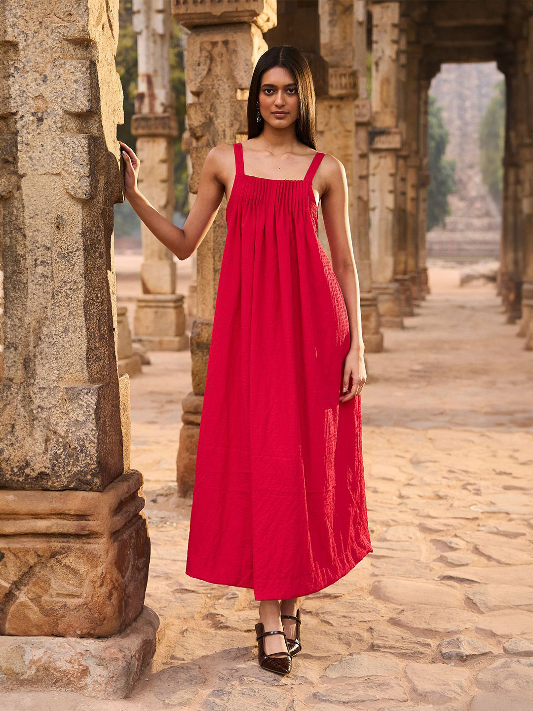 Dash and Dot Women Red Textured Midi