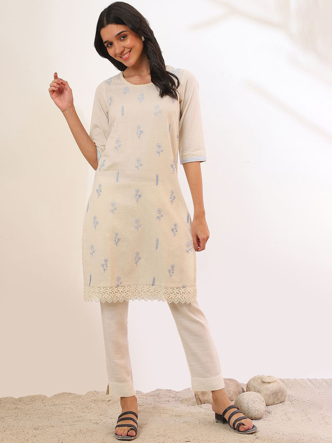 AURELIA Floral Embroidered Round Neck Thread Work Straight Kurtas