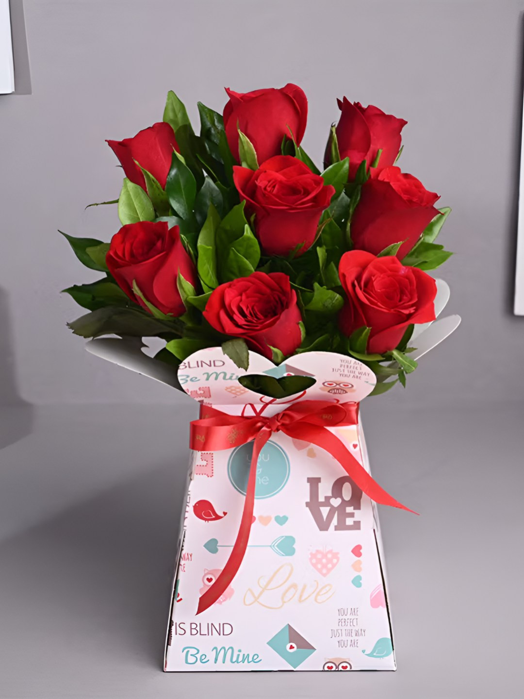 Floweraura Red & Green 8 Pieces Roses Fresh Live Flower Bouquet