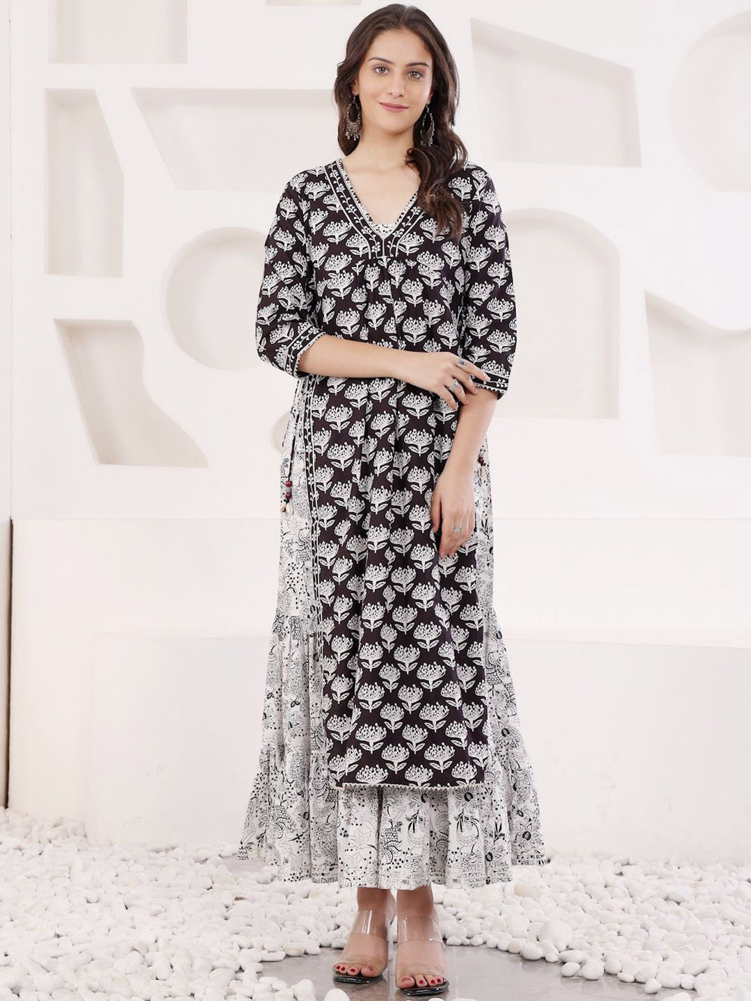 SAVI Floral Printed Cotton Gotta Patti V-Neck Empire Kurta With Tiered Inner