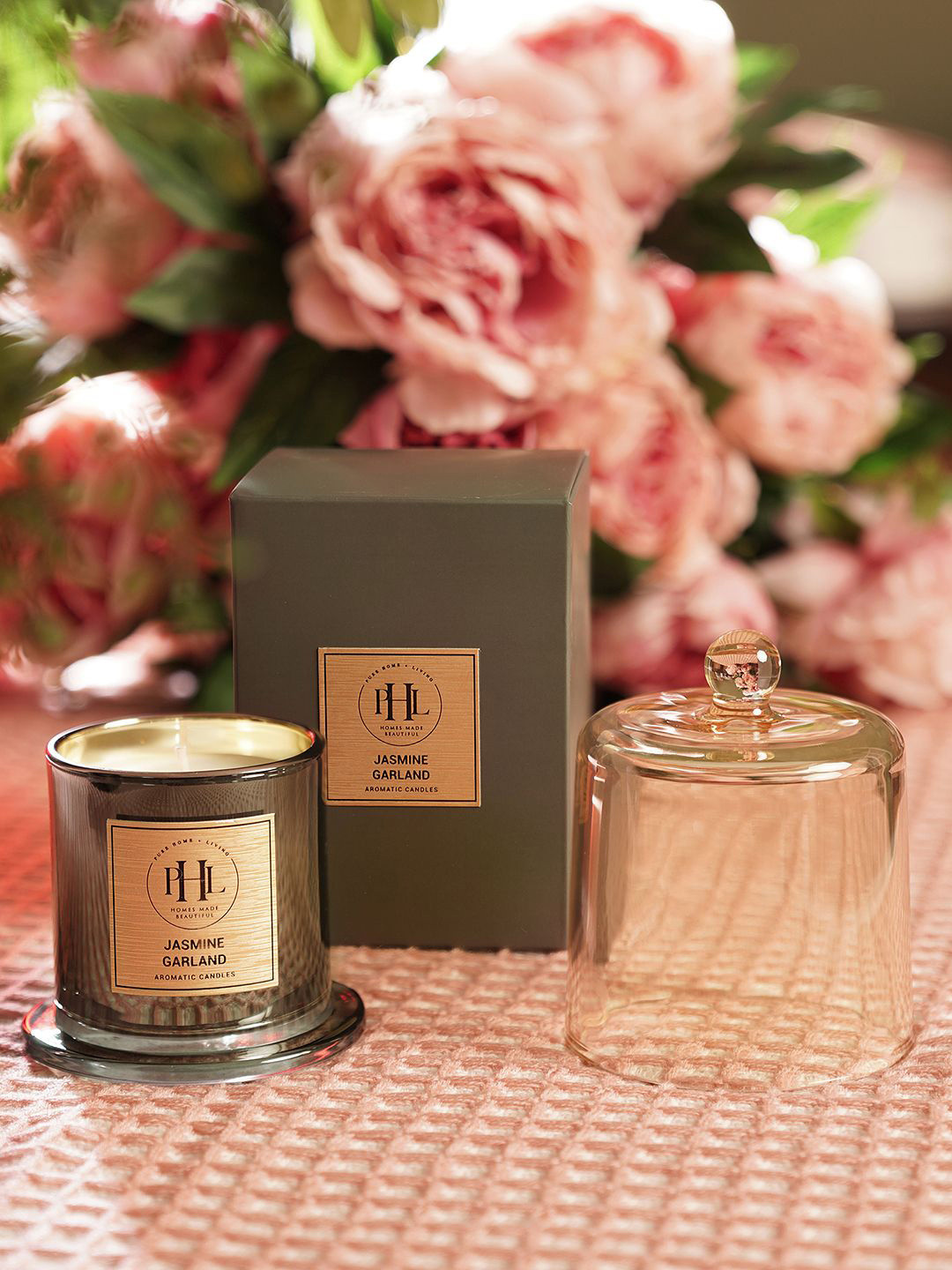 Pure Home and Living Jasmine Garland with Cloche Solid Geometric Regular Jar Candles