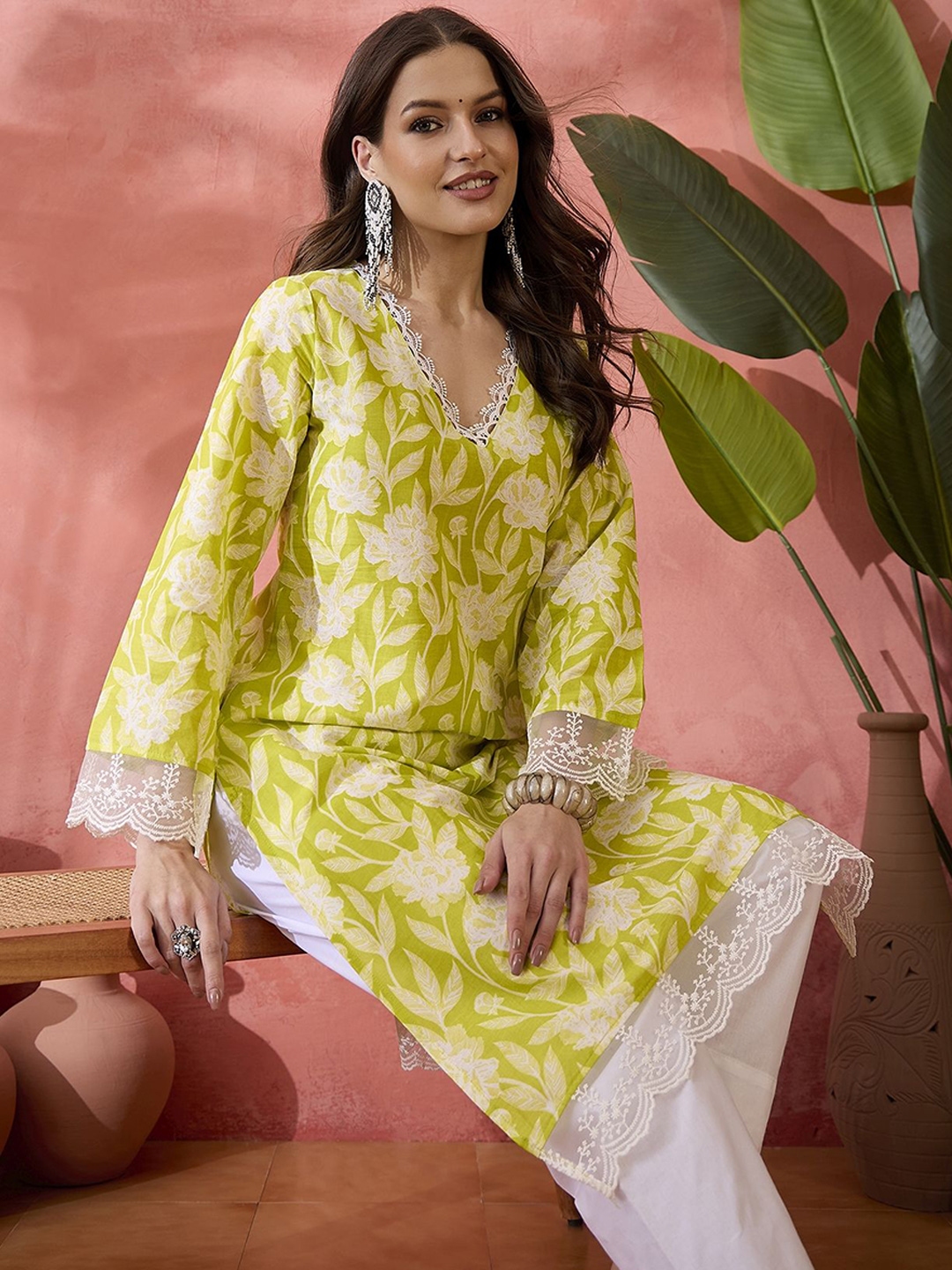 Sangria Black Floral Printed V Neck Thread Work Pure Cotton Straight Kurta - Kurtas for Women 32366596 | Myntra