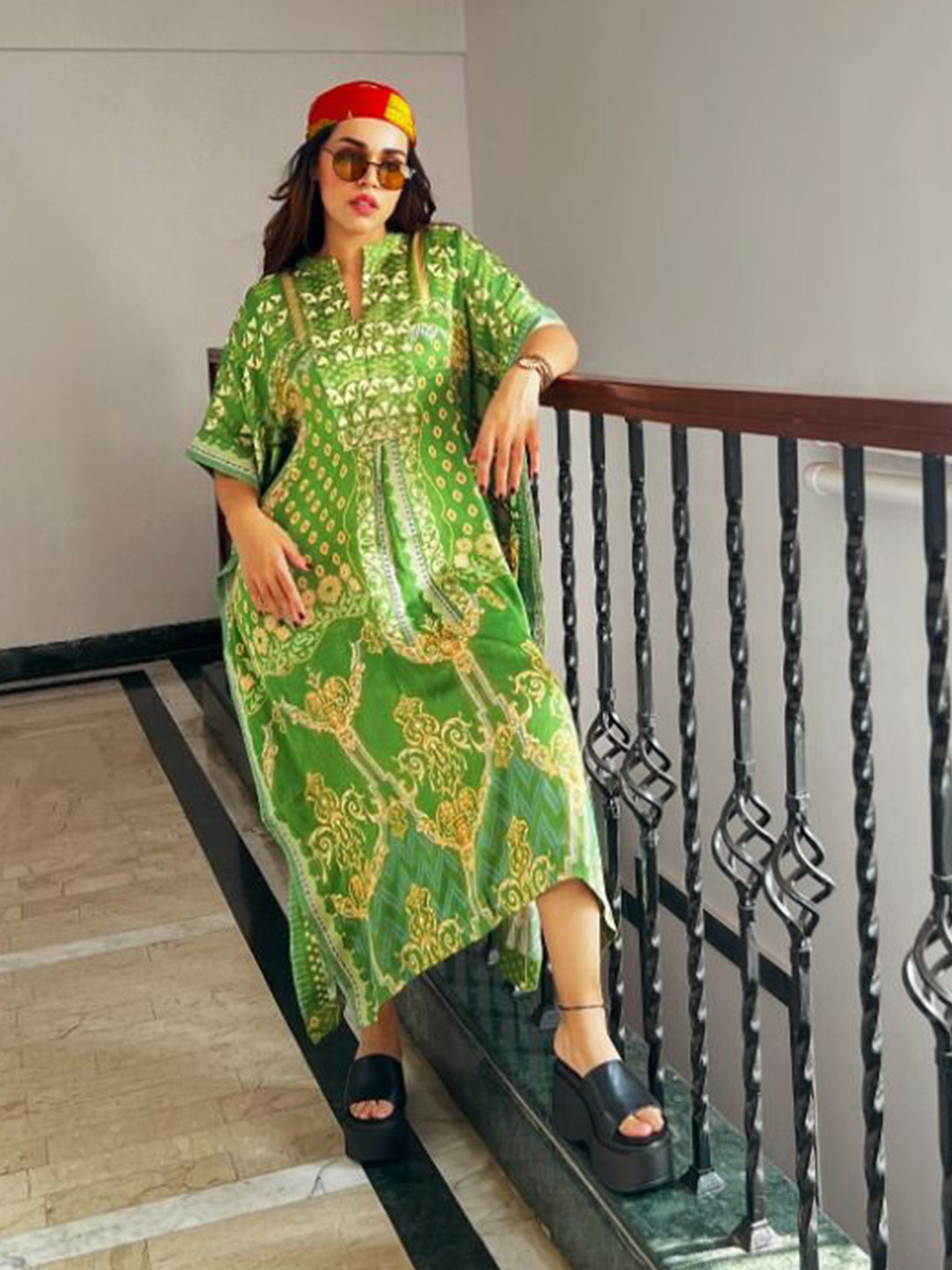 THE BOOZY BUTTON Power Yoga Short Kaftan