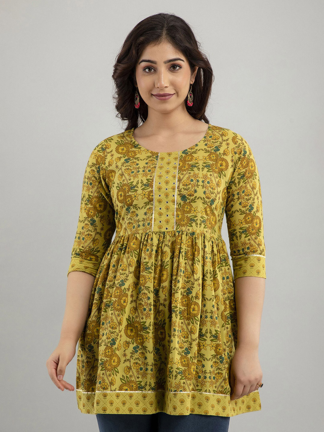 Tailors Art Women Floral Printed Mirror Work Pleated Kurti