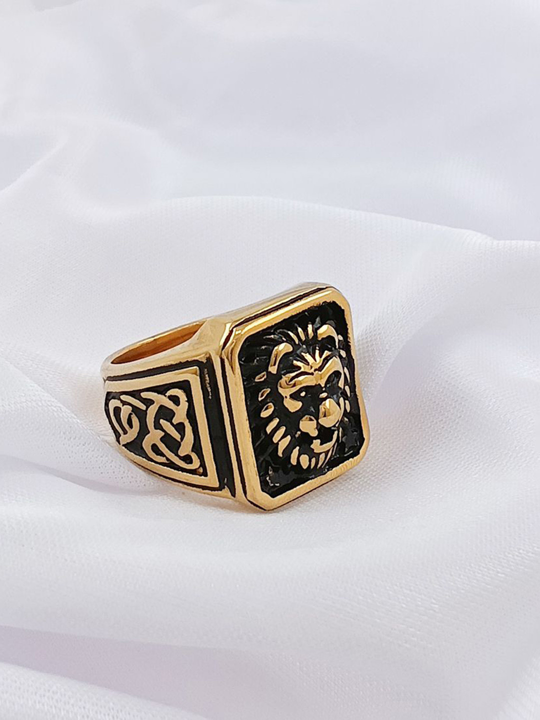 Saizen Men Gold-Plated Stainless Steel Lion Head And Celtic Knot Accents Finger Ring