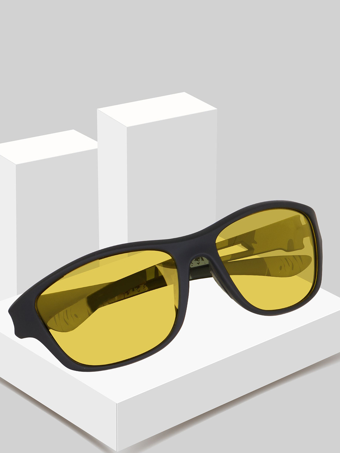 Dervin Unisex Sports Sunglasses with Polarised and UV Protected Lens