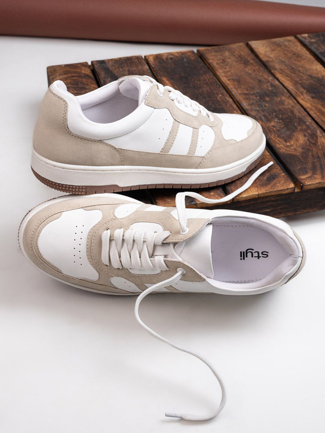 Styli Men Colorblock Lace Up Sneakers