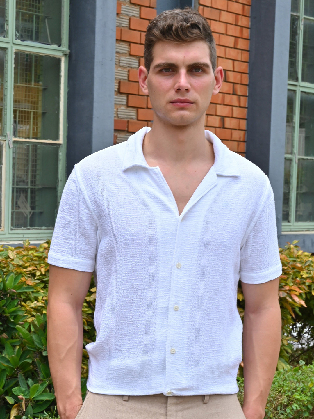 Avrum - Textured Cotton Solid Shirt - White