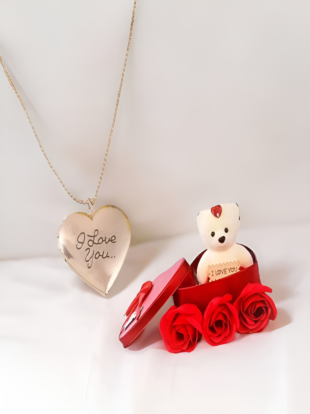 UNIVERSITY TRENDZ Red I Love Photo Frame Heart Pendant Chain & Teddy Bear Combo Gift Set