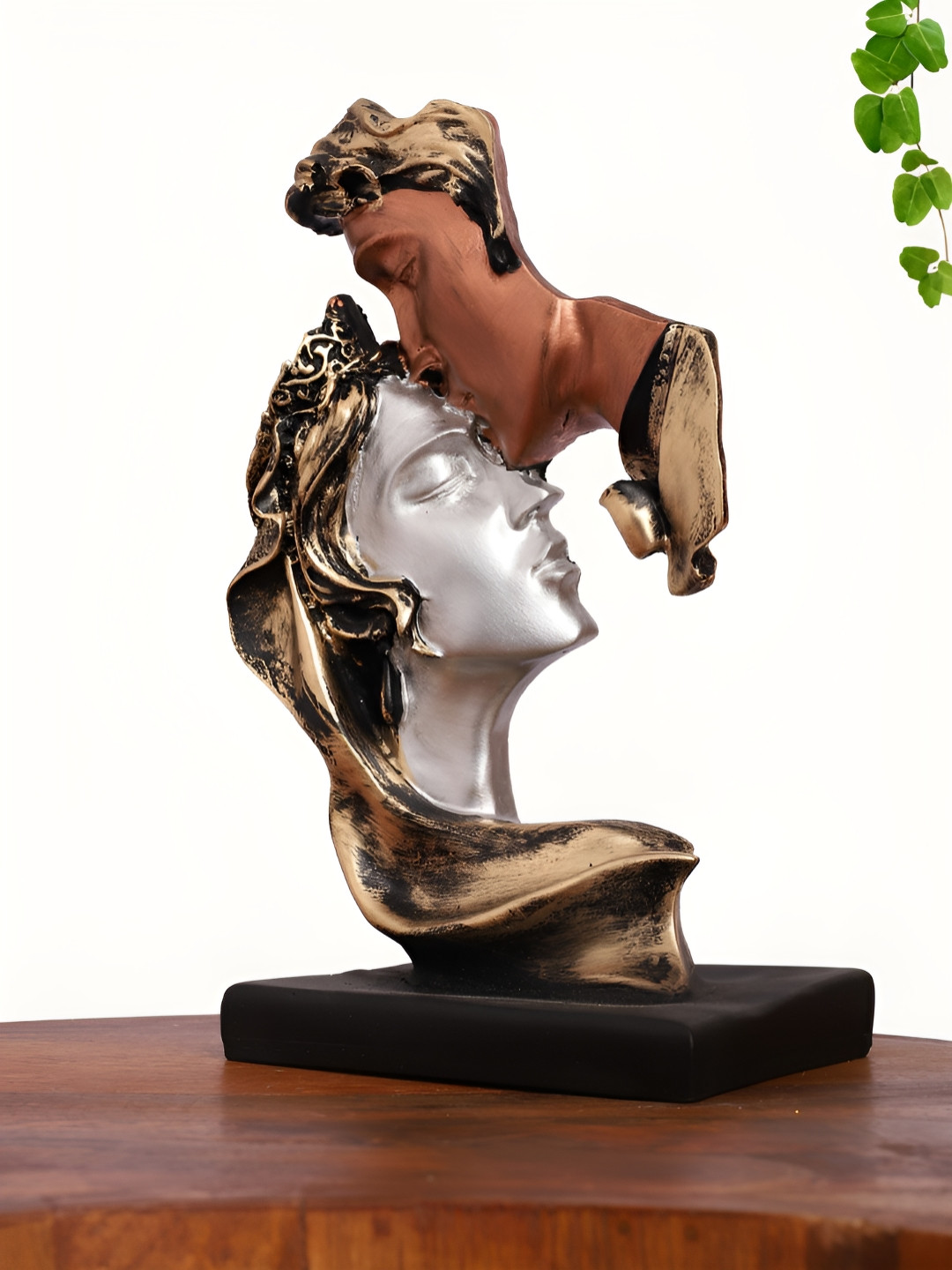 INTERNATIONAL GIFT Romantic Human Face Couple Kissing Silver Polyresin Glossy Living Room Medium Showpiece - 9.5 Inches