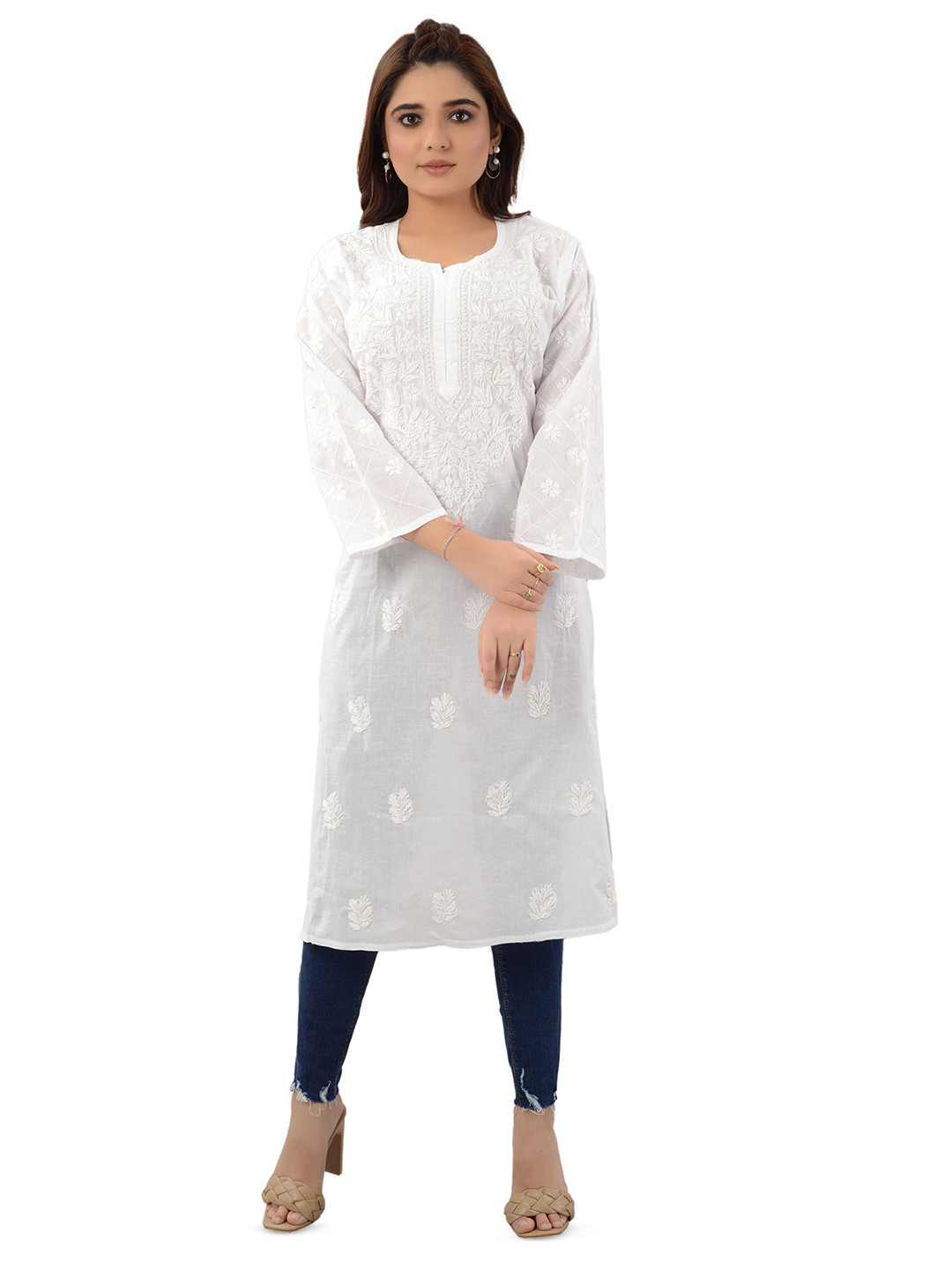 TROMBOO Floral Embroidered Chikankari Straight Kurta