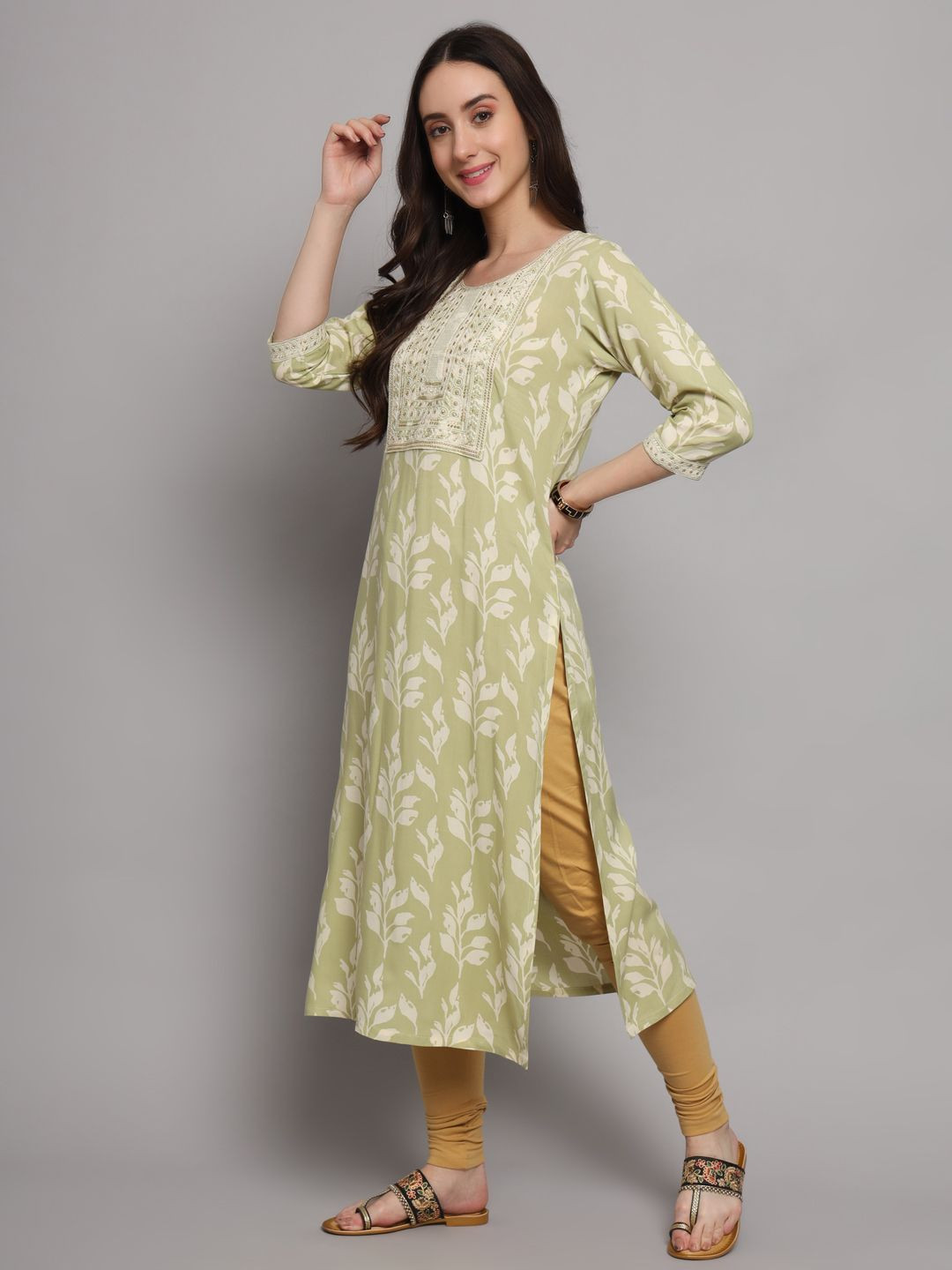 INVAGA FASHION Women Embroidered Kurta