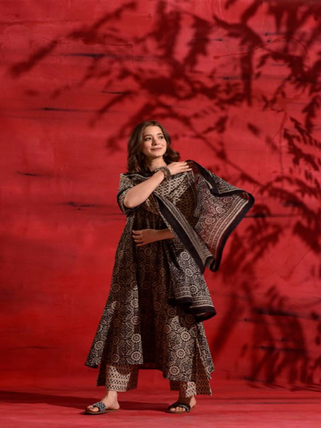 DIMPLE DESIGN STUDIO Women Ethnic Motifs Printed Regular Pure Cotton Kurta with Trousers & With Dupatta
