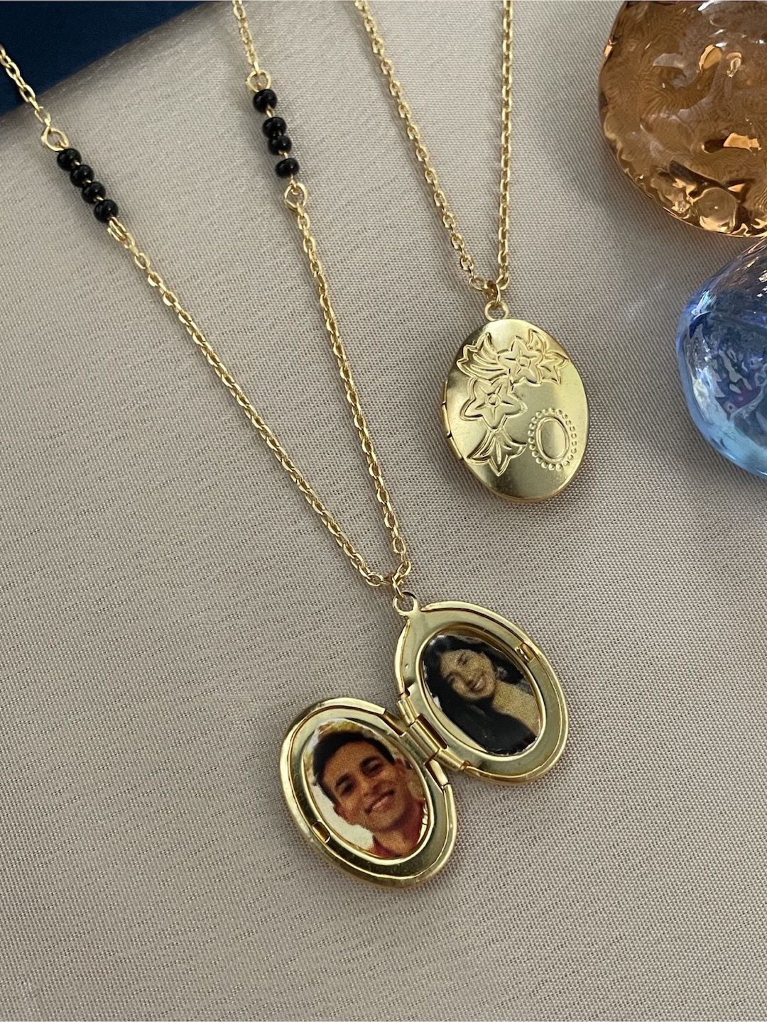 Digital Dress Room Gold-Plated Small Oval Shape Photo-Frame Mangalsutra