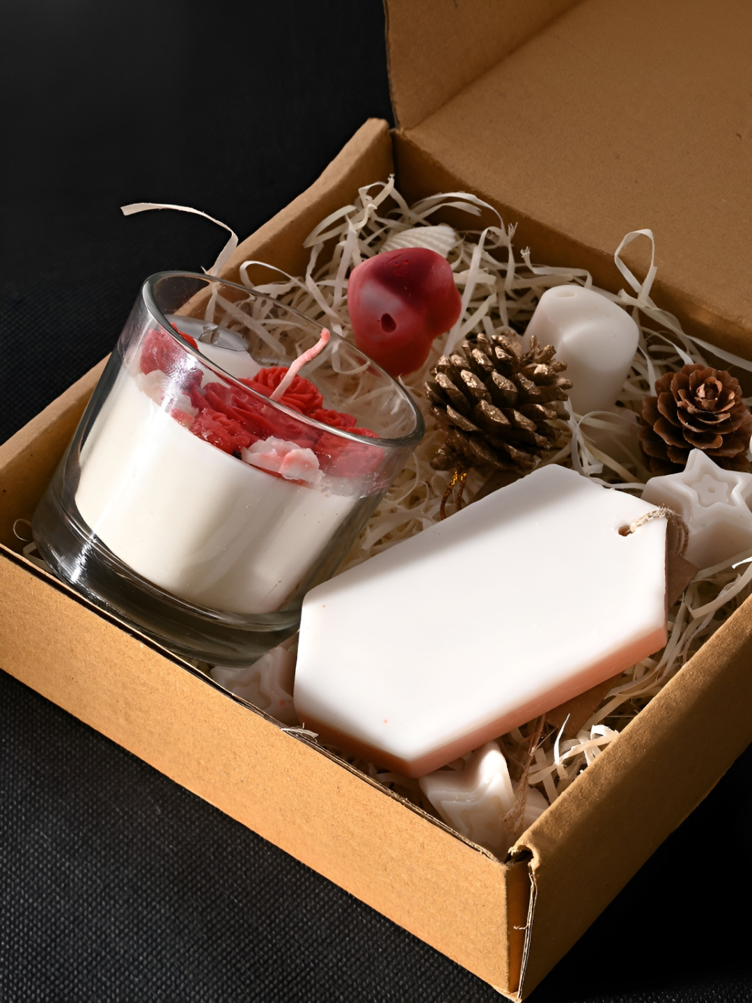 ANWYN Soy Wax Scented 1 Wick Rose Oil Solid Geometric Regular Jar Candles