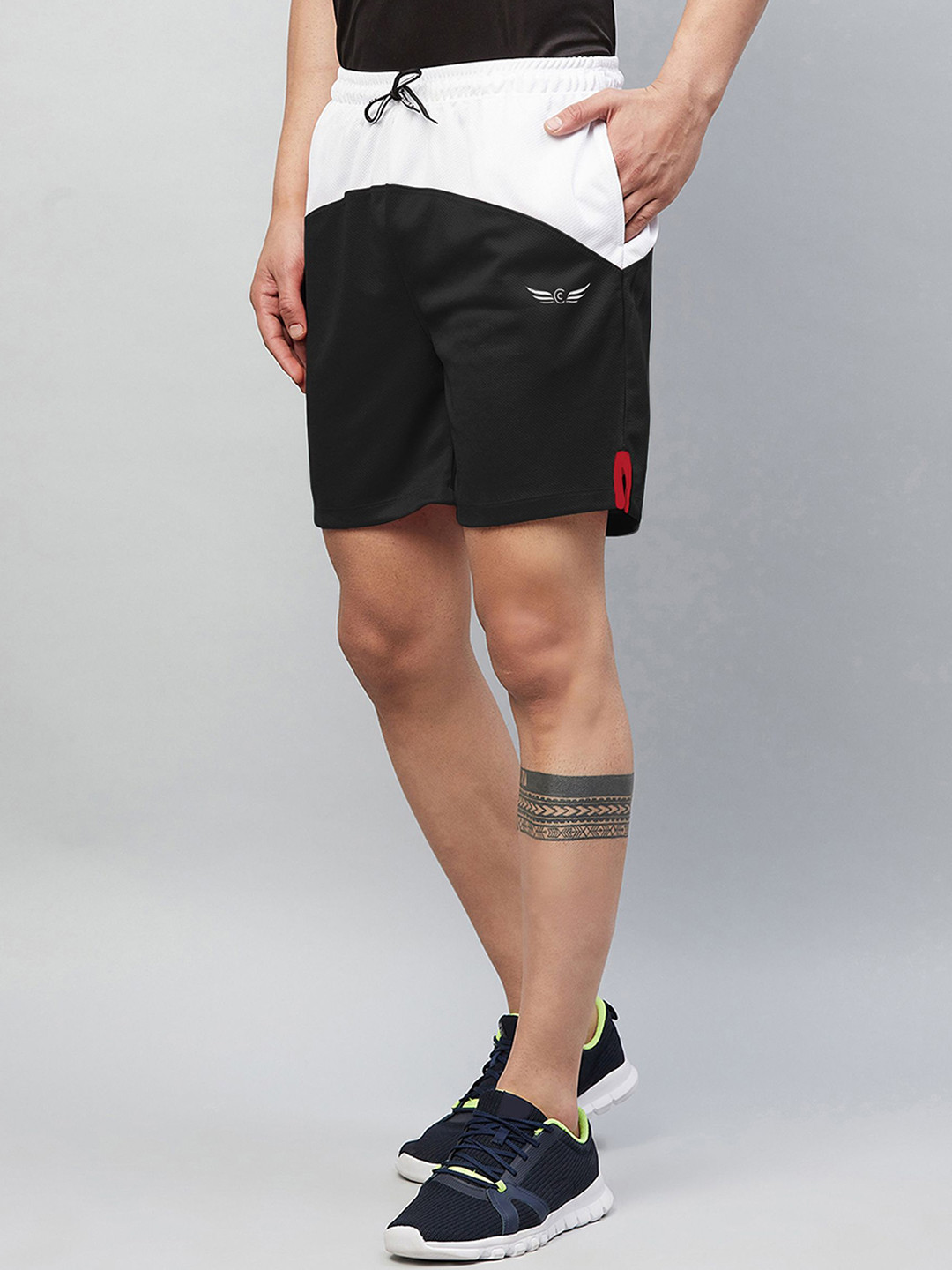 CHROME & CORAL Men Color Blocked Mid Rise Shorts